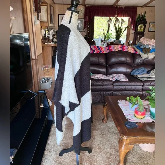 Anthropology Mixed Stripes Kimono one size black and white striped. - Picture 10 of 16